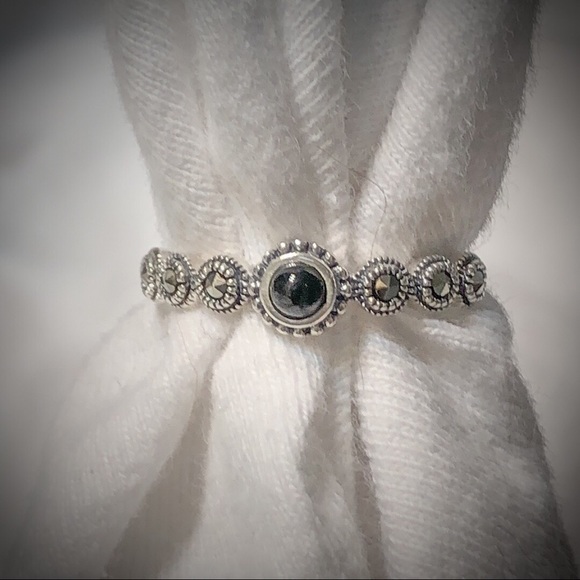 💕Beautiful Sterling Silver Ring w Marcasite Onyx - Picture 2 of 8